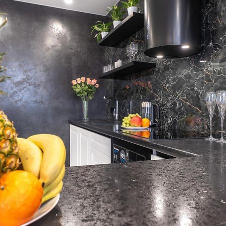 Лучшие Апартаменты На 2 Этаже В Жк Seven Kyiv Exterior photo
